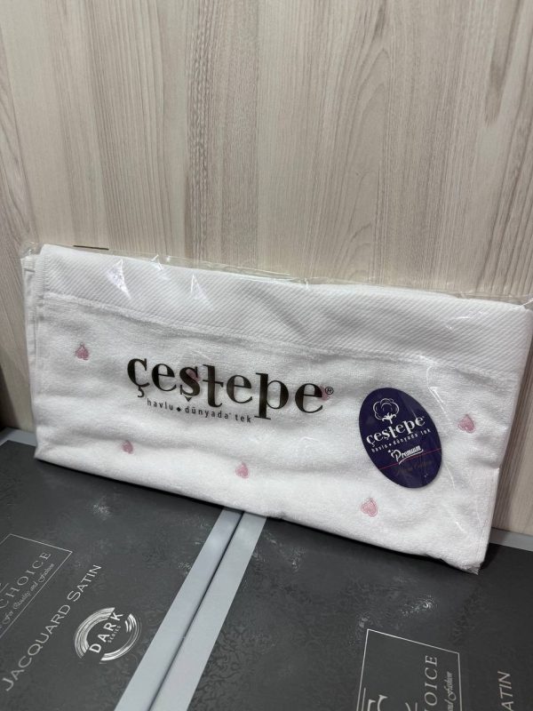 Рушник Cestepe для обличчя білий з рожевими сердечками, губами та бантиками, 50x90 см