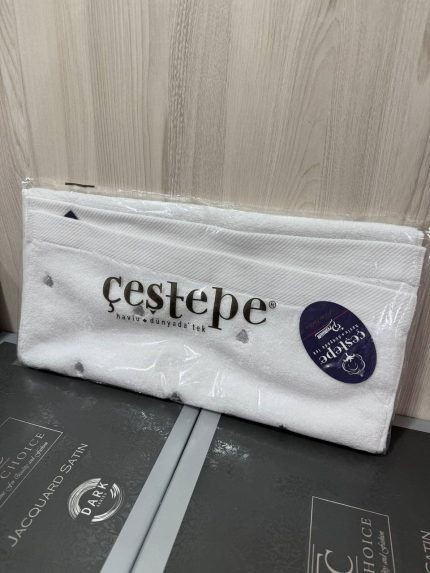 Рушник Cestepe для обличчя білий з рожевими сердечками, губами та бантиками, 50x90 см