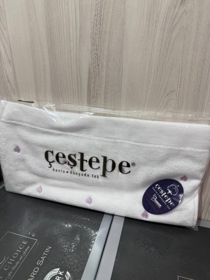 Рушник Cestepe для обличчя білий з рожевими сердечками, губами та бантиками, 50x90 см