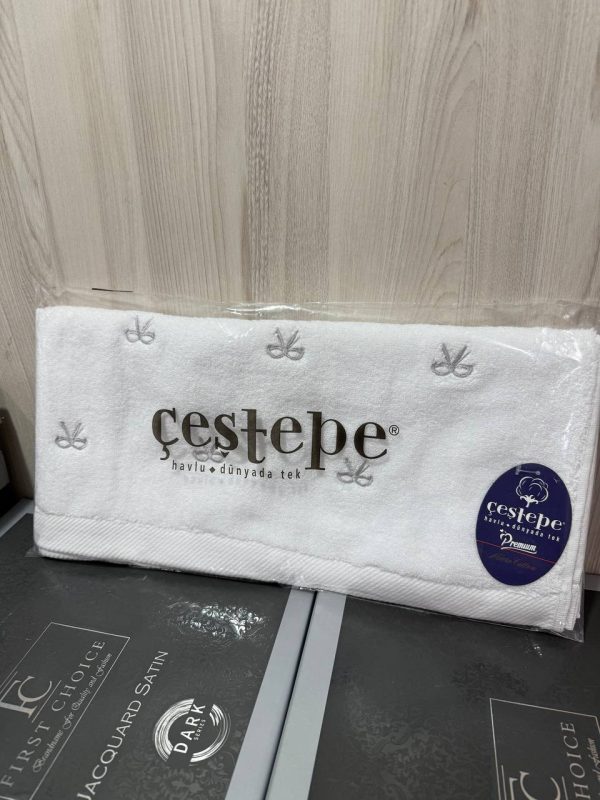 Рушник Cestepe для обличчя білий з рожевими сердечками, губами та бантиками, 50x90 см