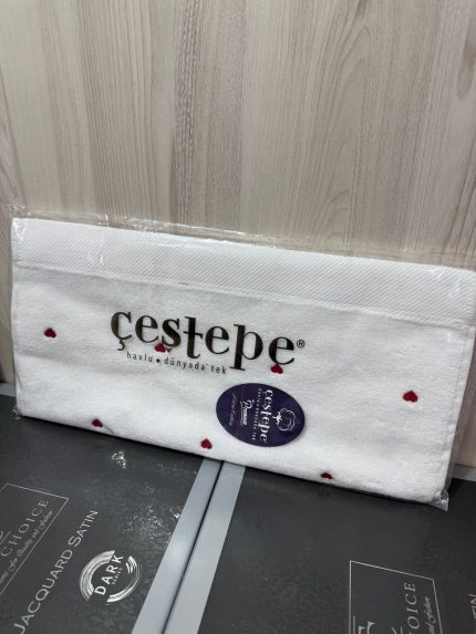 Рушник Cestepe для обличчя білий з рожевими сердечками, губами та бантиками, 50x90 см