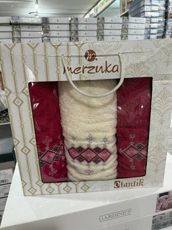 Набір махрових рушників Merzuka з вишивкою в подарунковій коробці, 3 шт
