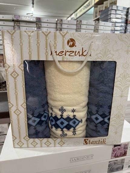 Набір махрових рушників Merzuka з вишивкою в подарунковій коробці, 3 шт